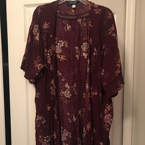 Francesca's Collections Tops - Maroon floral francescas kimono